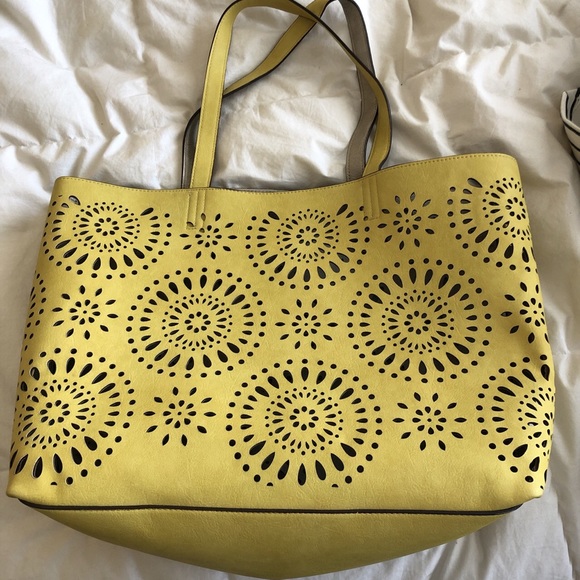 Large reversible yellow and silver tote - Picture 2 of 5